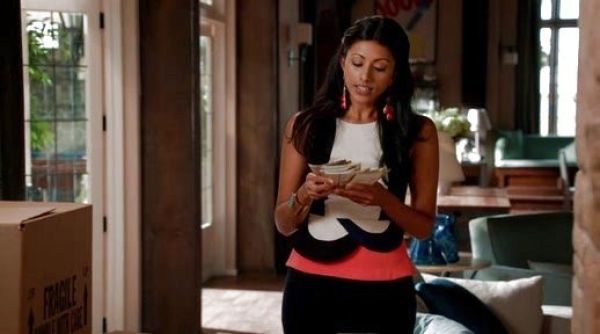 Divya Katdare's Eon Top on Royal Pains