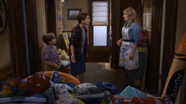 D.J. Tanner-Fuller's Botanist Knoll Apron on Fuller House