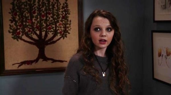 Dorrit Bradshaw's Chain Trim Sweater on The Carrie Diaries