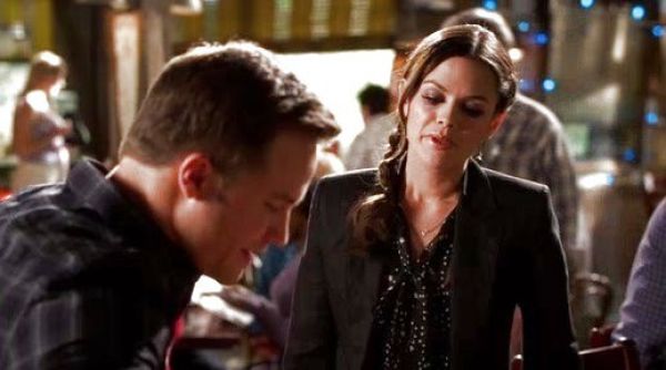 Dr. Zoe Hart's Slim Signature Blouse on Hart of Dixie
