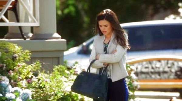 Dr. Zoe Hart's Tux Blazer on Hart of Dixie