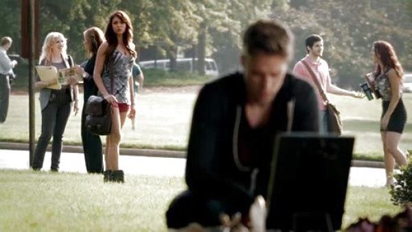 Elena Gilbert's AE Colored Denim Midi Short in Teaberry Pink on The Vampire Diaries