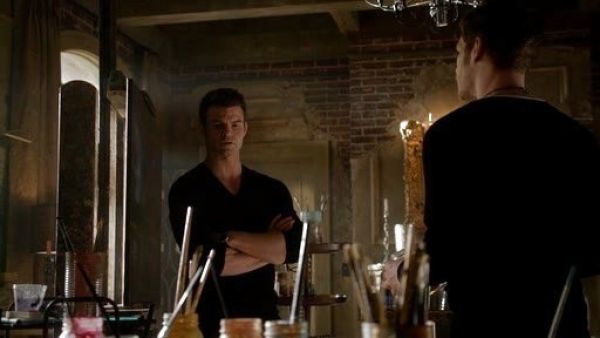 Elijah Mikaelson's V-Neck Cashmere Sweater on The Originals