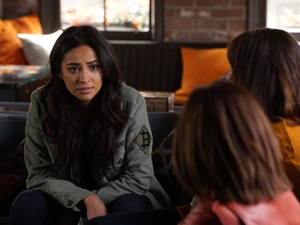 Emily Fields' Patch Army Jacket on Pretty Little Liars