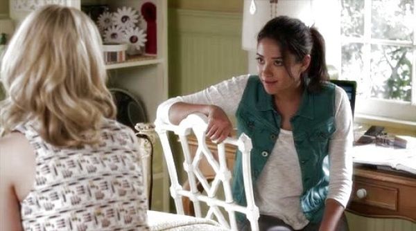 Emily Fields's Arc Denim Vest on Pretty Little Liars