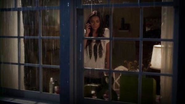 Emily Fields's Arrow Feathers Perfect Modal Tee on Pretty Little Liars