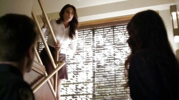 Emily Fields's Burgundy Leather Fit And Flare Skirt on Pretty Little Liars