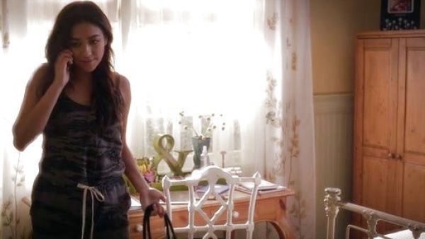 Emily Fields's Camo Print Linen Jumpsuit on Pretty Little Liars