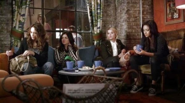 Emily Fields's 'Dainty' Sneaker on Pretty Little Liars