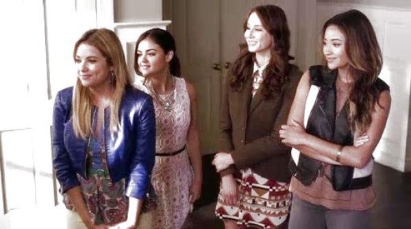 Emily Fields's La Rose Triblend Muscle Tee on Pretty Little Liars