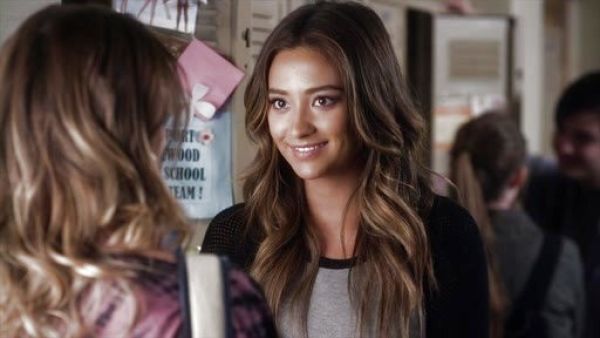 Emily Fields's Lexie Color Block Raglan Pullover on Pretty Little Liars