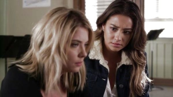 Emily Fields's MOTO Vintage Borg Denim Jacket on Pretty Little Liars