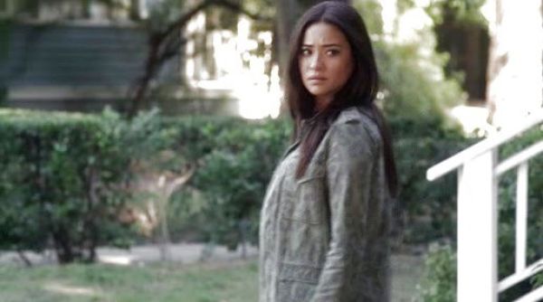 Emily Fields's Oversized Surplus Jacket on Pretty Little Liars