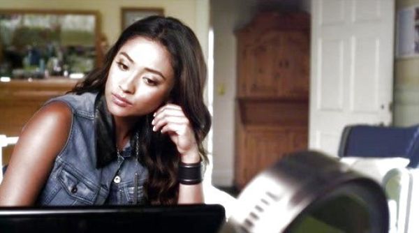 Emily Fields's Rizzo Rush Leather-Collar Denim Vest on Pretty Little Liars