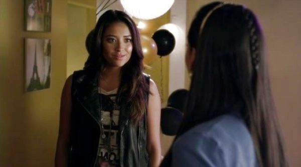 Emily Fields's Split Heaven Top on Pretty Little Liars