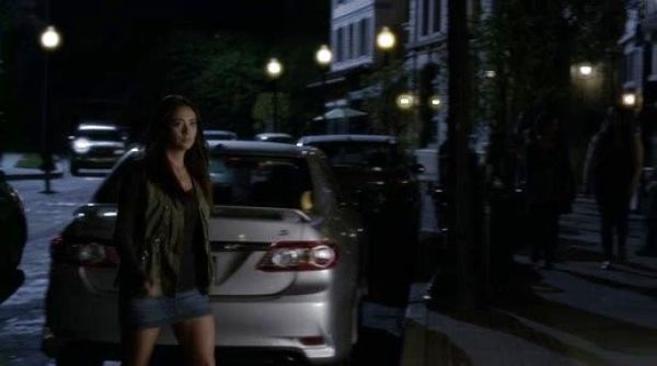 Emily Fields's Stonewash Denim Mini Skirt on Pretty Little Liars