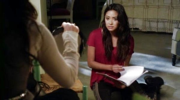 Emily Fields's Twig Mid-Rise Jean - Scarf Embroidered on Pretty Little Liars