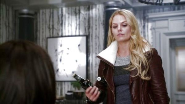 Emma Swan's Colorblock Melange Tee on Once Upon A Time 