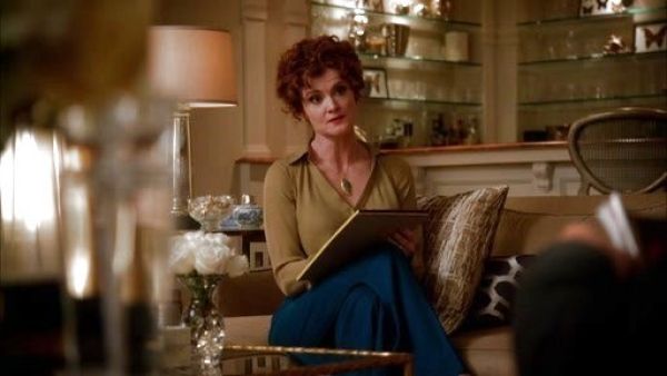 Evelyn Powell's Teardrop Necklace on Devious Maids