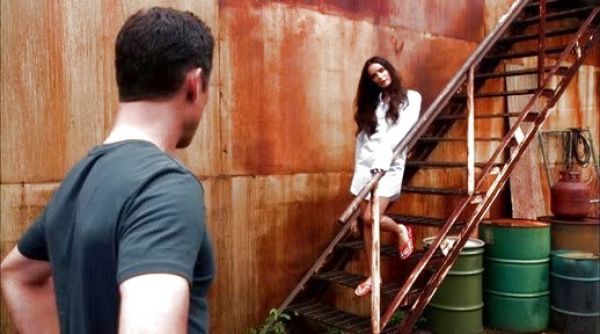 Fiona Glenanne's Cotton Sleep Shirt on Burn Notice