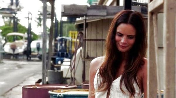 Fiona Glenanne's Drawstring Linen Pants on Burn Notice