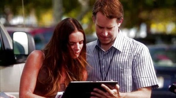 Fiona Glenanne's Scoop Neck Tank Top on Burn Notice