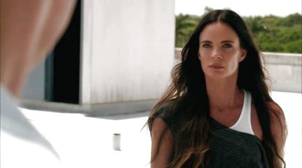 Fiona Glenanne's Slouchy T-shirt on Burn Notice
