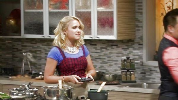 Gabi Diamond's Dynamite Plaid Bodycon Dress on Young & Hungry