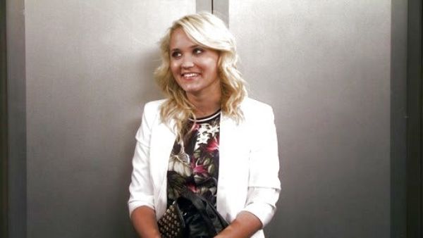 Gabi Diamond's Graduated Lapel Open Jacket on Young & Hungry