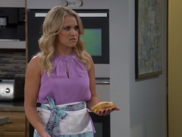 Gabi Diamond's Lavender Keyhole Top on Young & Hungry