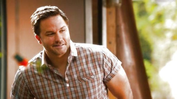 George Tucker's Short Sleeve Plaid Smart Shirt on Hart of Dixie