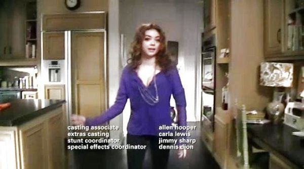 Haley Dunphy's Blue Henleys on Modern Family