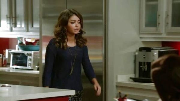 Haley Dunphy's Blue Sweater on Modern Family