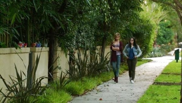 Haley Dunphy's Bo Cross Body Bag on Modern Family