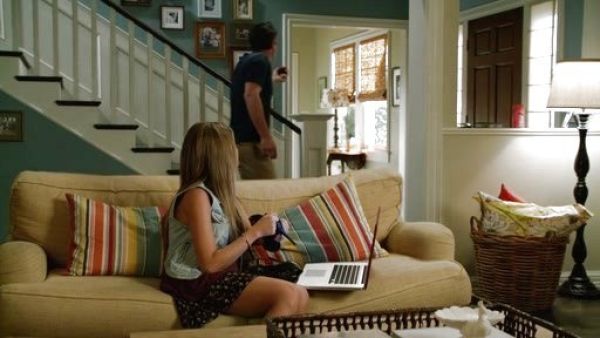 Haley Dunphy's Denim Vest on Modern Family