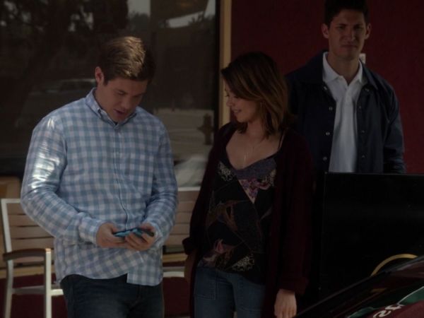 Haley Dunphy's Patchwork Printed Cami and Wide Leg Flare Jeans on Modern Family