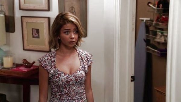 Haley Dunphy's Ruffle Sleeve Crop Top on Modern Family