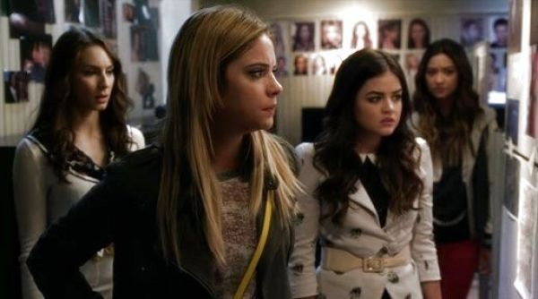 Hanna Marin's 620 Super Skinny Powerstretch Jeans on Pretty Little Liars