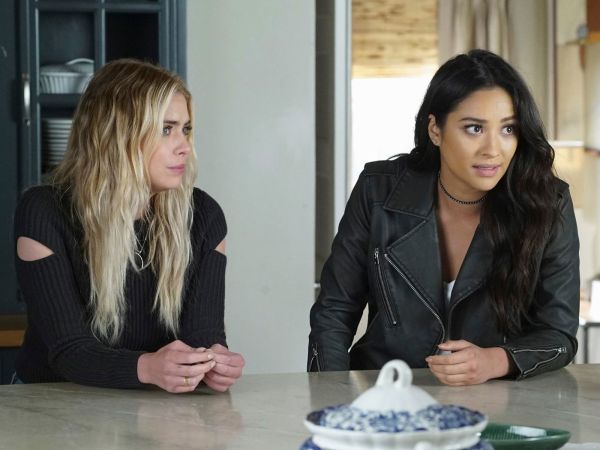 Hanna Marin's Black Ribbed Cutout Sweater on Pretty Little Liars