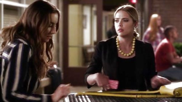 Hanna Marin's Classic Saddle Flap Crossbody Bag on Pretty Little Liars