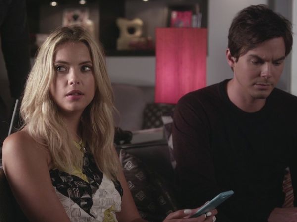 Hanna Marin's Grace Top on Pretty Little Liars