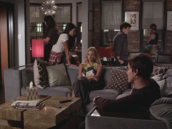 Hanna Marin's McDermott Skirt on Pretty Little Liars