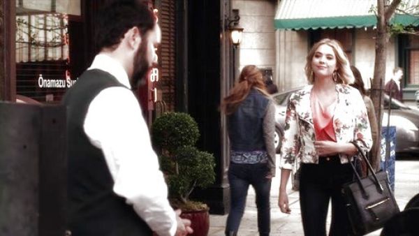 Hanna Marin's MICHALIK Shoulder Bag on Pretty Little Liars