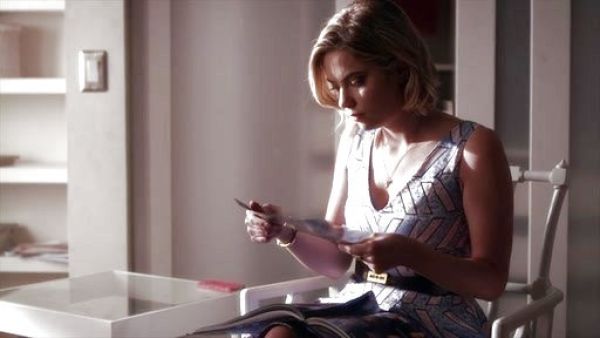 Hanna Marin's mixed sharks tooth necklace on Pretty Little Liars