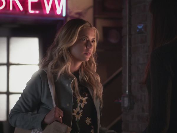 Hanna Marin's Number 50 Tote on Pretty Little Liars