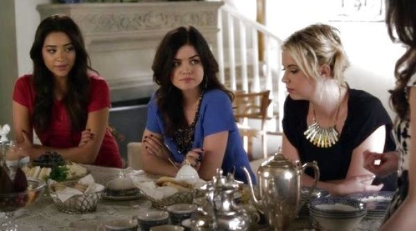 Hanna Marin's Sea Splinters Necklace on Pretty Little Liars