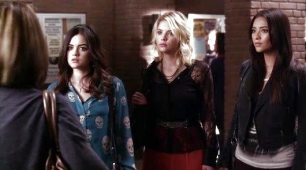 Hanna Marin's Wide Interwoven Belt on Pretty Little Liars