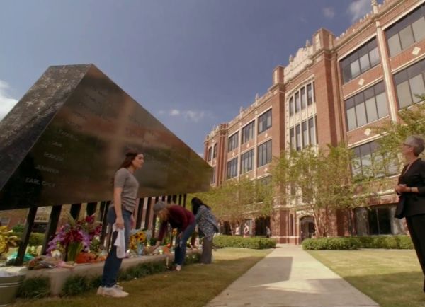 Hester Ulrich's Madewell & Saucony® DXN Trainer Sneakers on Scream Queens