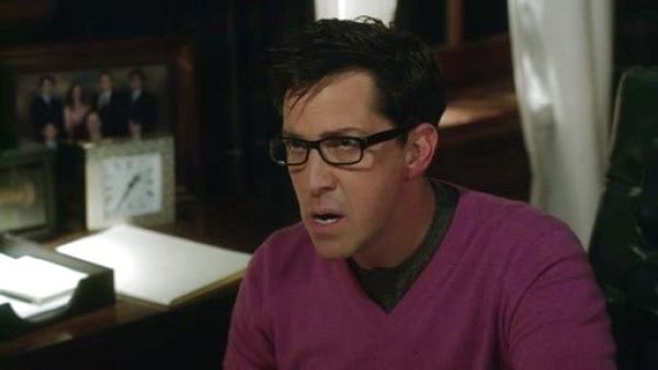 James Novak's Cashmere V-Neck Sweater on Scandal