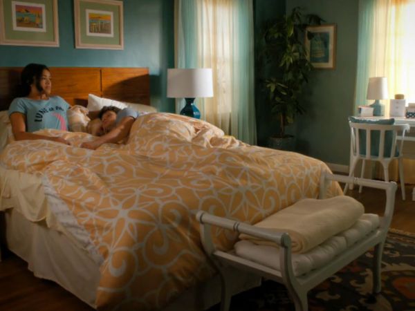 Jane Villanueva's Francophile Tee on Jane the Virgin